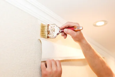 Pose de papier peint à Lentiol — revêtements muraux et toiles de verre